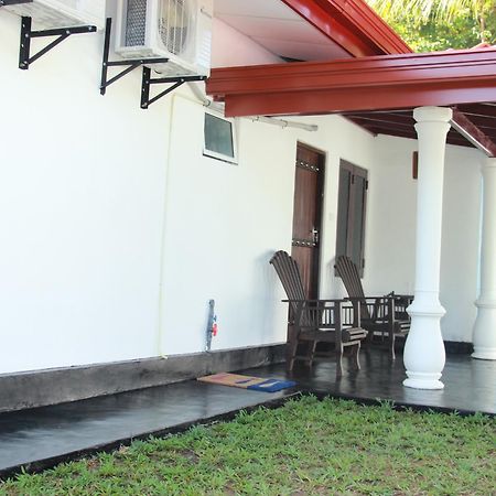 Sooriya Sewana Guest House Banduramulla Exteriör bild