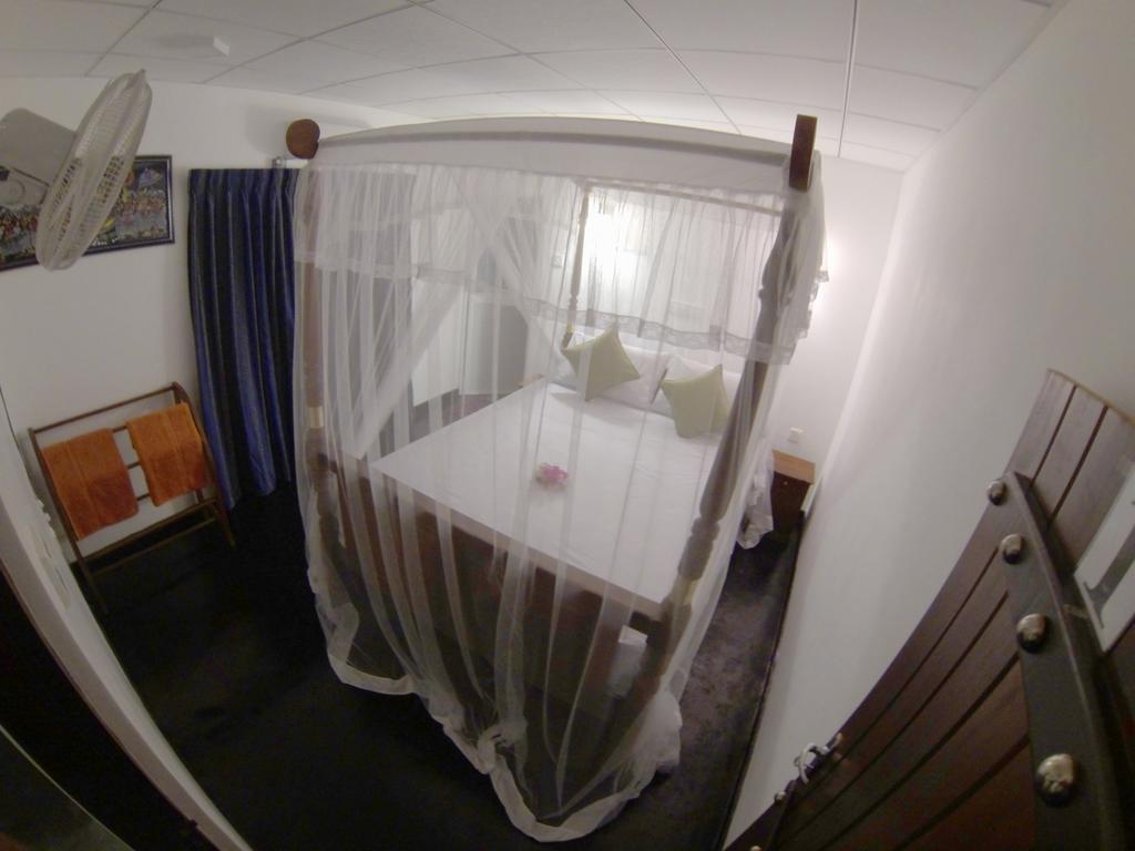 Sooriya Sewana Guest House Banduramulla Rum bild