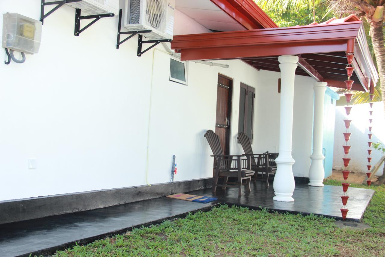 Sooriya Sewana Guest House Banduramulla Exteriör bild